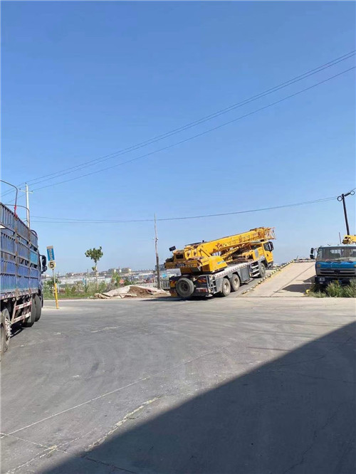 曹妃甸区25吨吊车的租赁价格大概是多少？